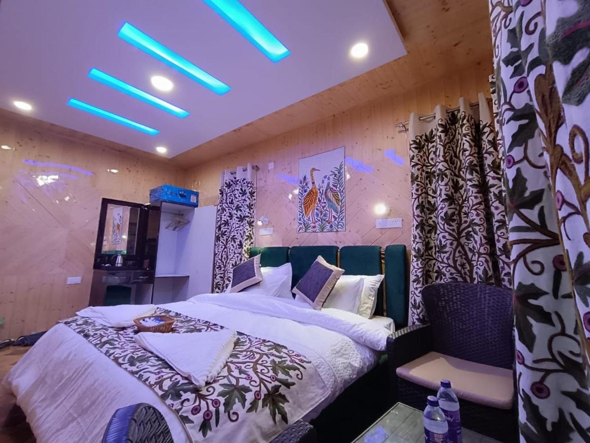 Cliff Cottage Pahalgam, Kashmir Batakut Bagian luar foto
