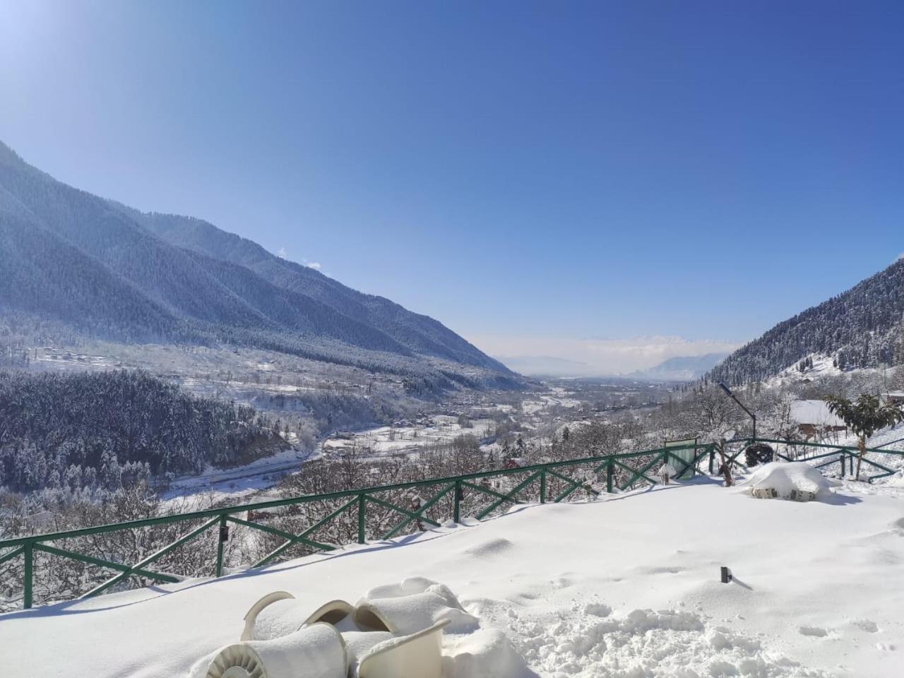 Cliff Cottage Pahalgam, Kashmir Batakut Bagian luar foto