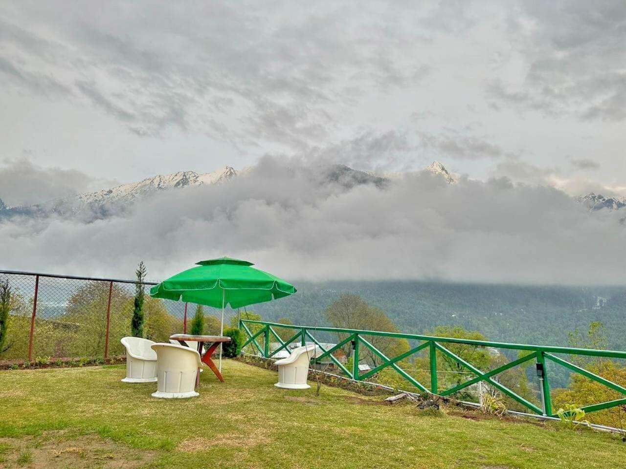 Cliff Cottage Pahalgam, Kashmir Batakut Bagian luar foto