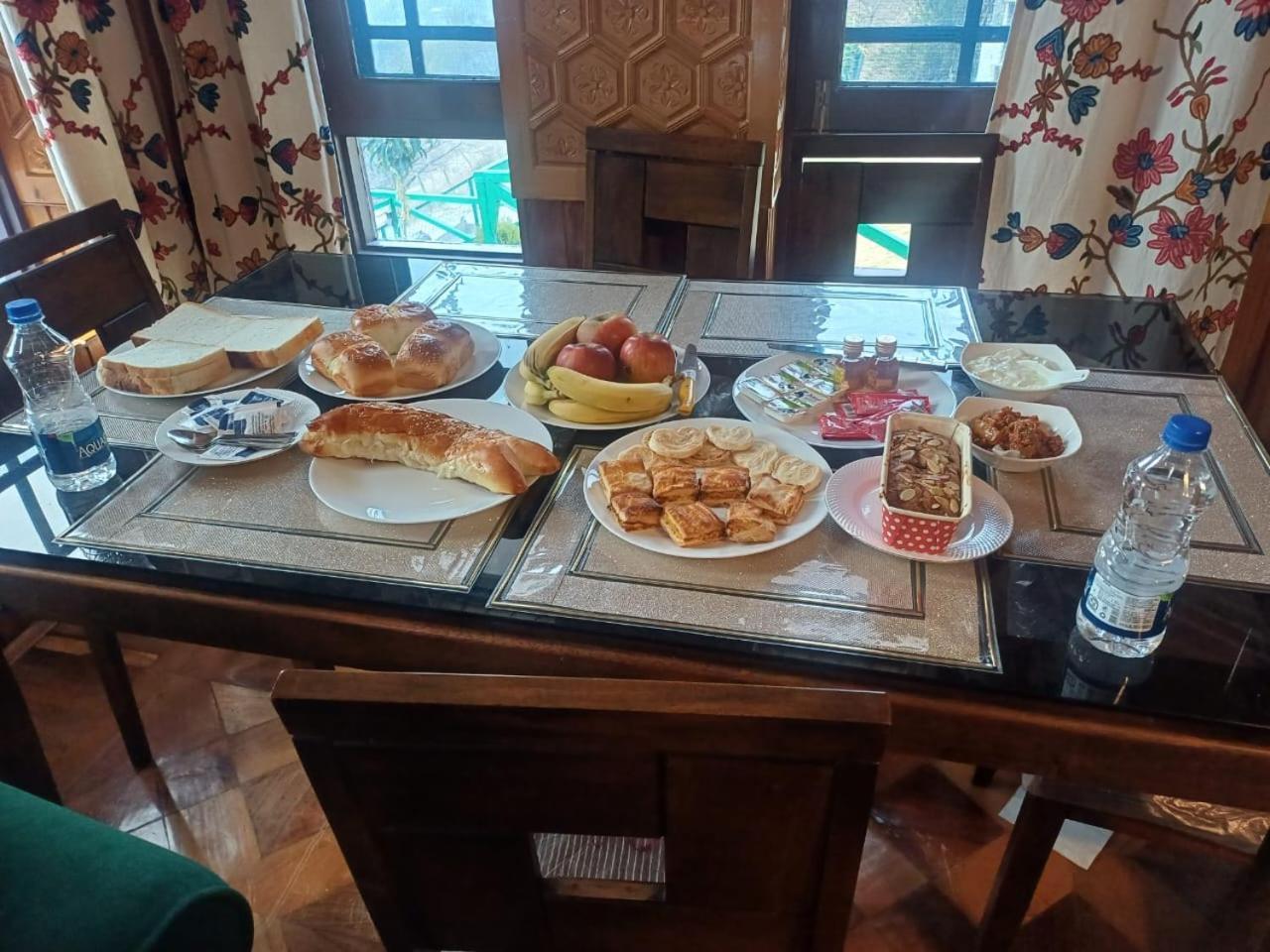 Cliff Cottage Pahalgam, Kashmir Batakut Bagian luar foto