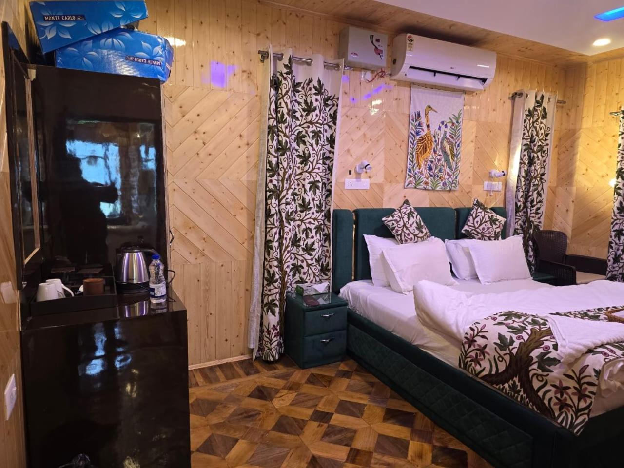 Cliff Cottage Pahalgam, Kashmir Batakut Bagian luar foto