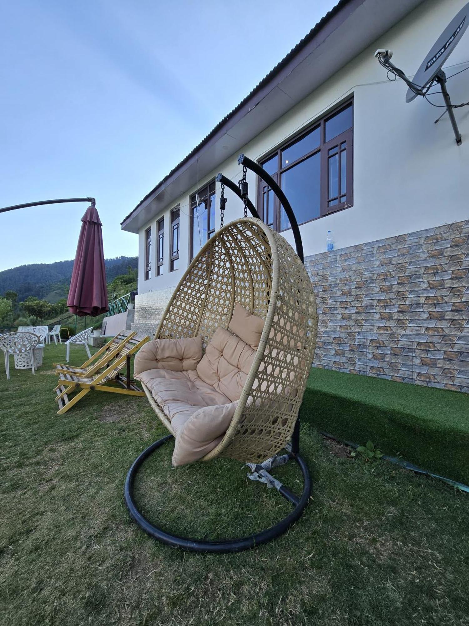 Cliff Cottage Pahalgam, Kashmir Batakut Bagian luar foto