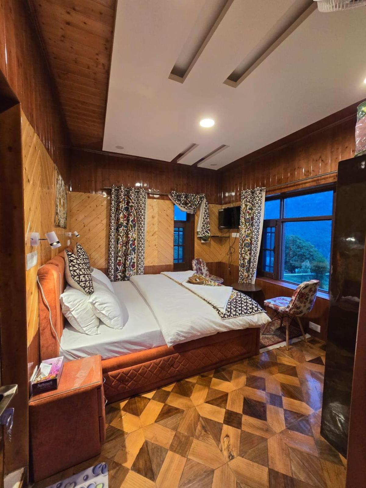 Cliff Cottage Pahalgam, Kashmir Batakut Bagian luar foto