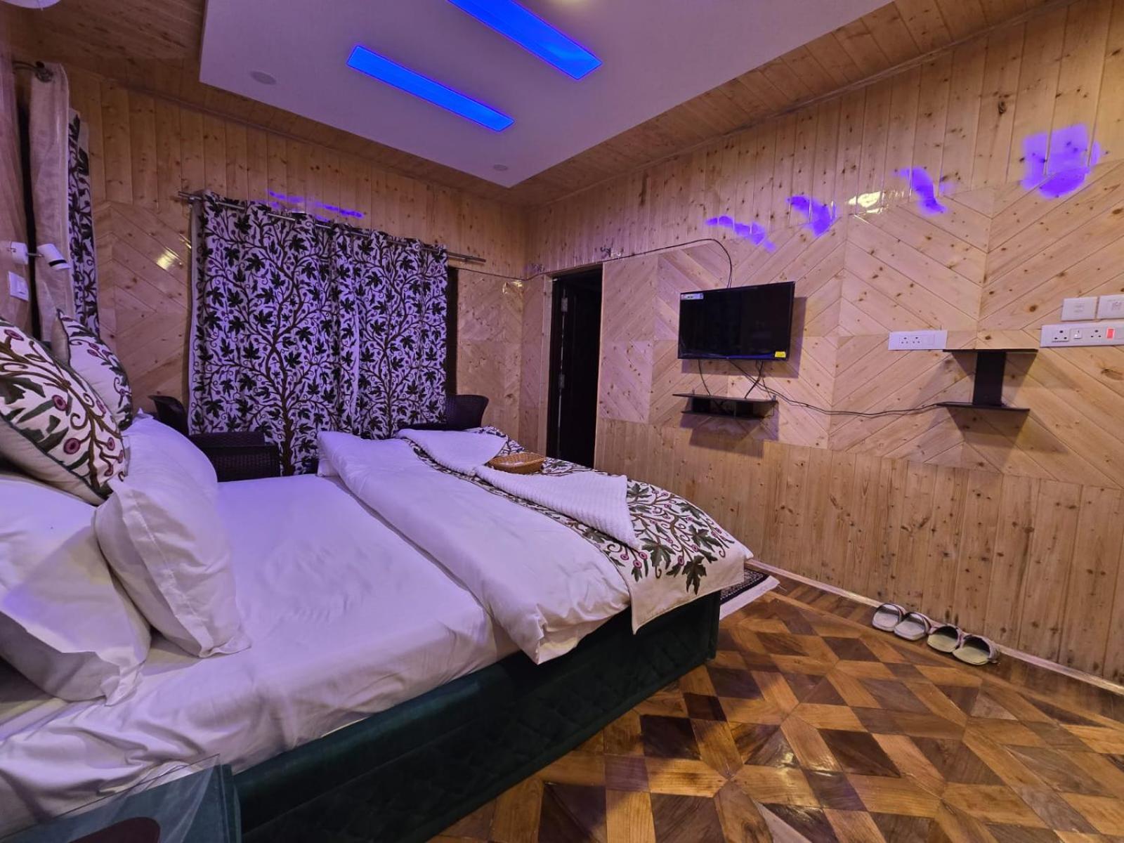Cliff Cottage Pahalgam, Kashmir Batakut Bagian luar foto