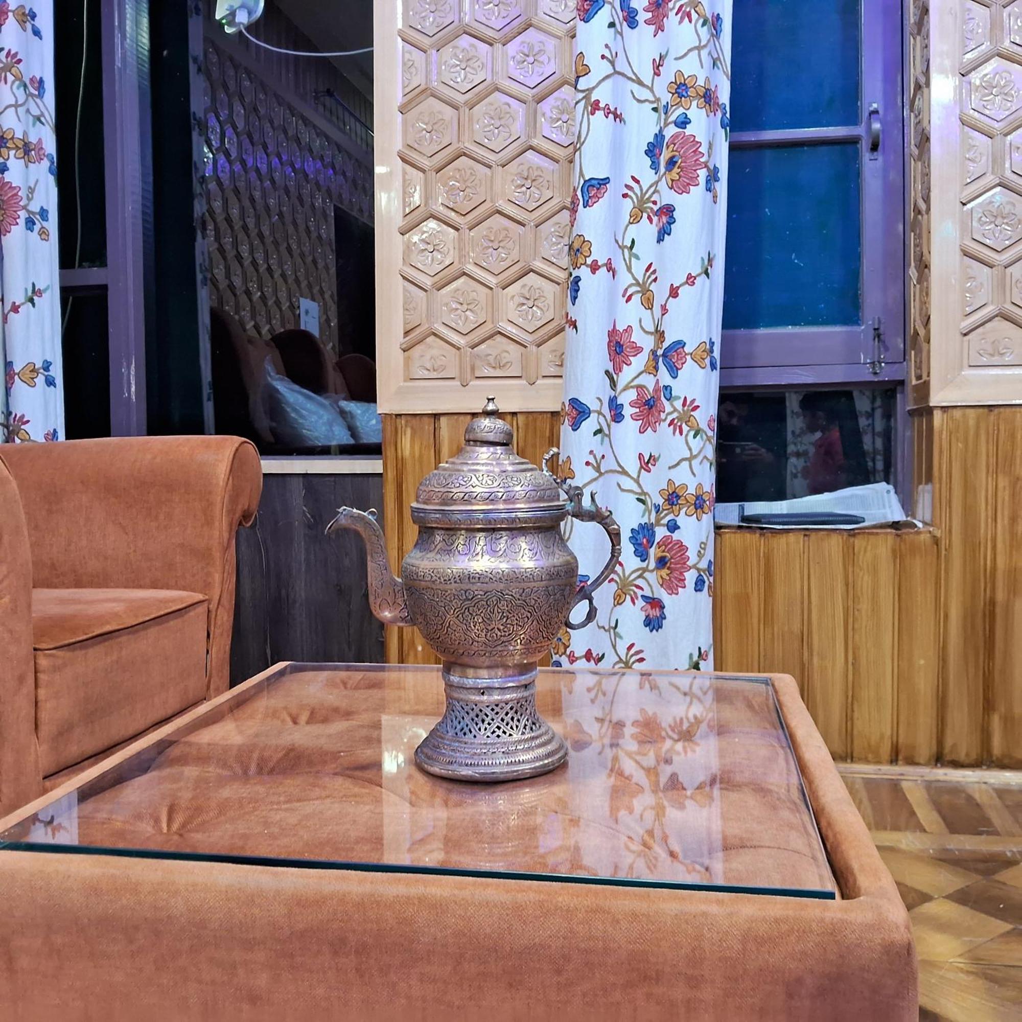 Cliff Cottage Pahalgam, Kashmir Batakut Bagian luar foto